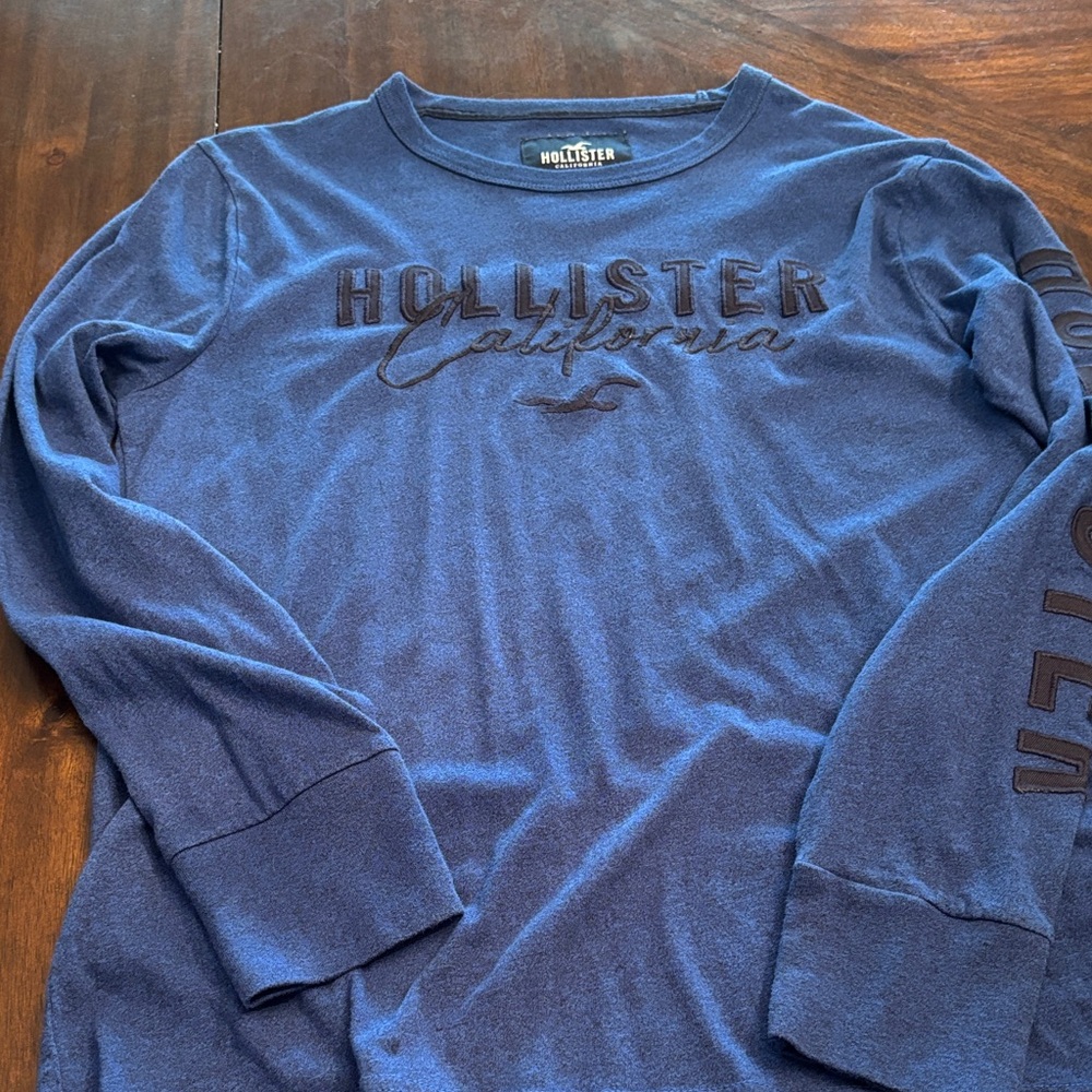 Hollister Navy Graphic Long Sleeve Tee EUC